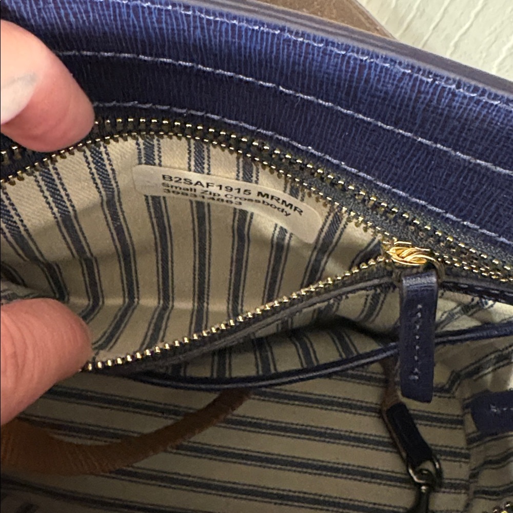 NWOT Dooney & Bourke Navy Blue Crossbody - Picture 8 of 11